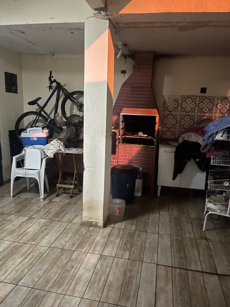 Casa à venda com 3 quartos, 193m² - Foto 1