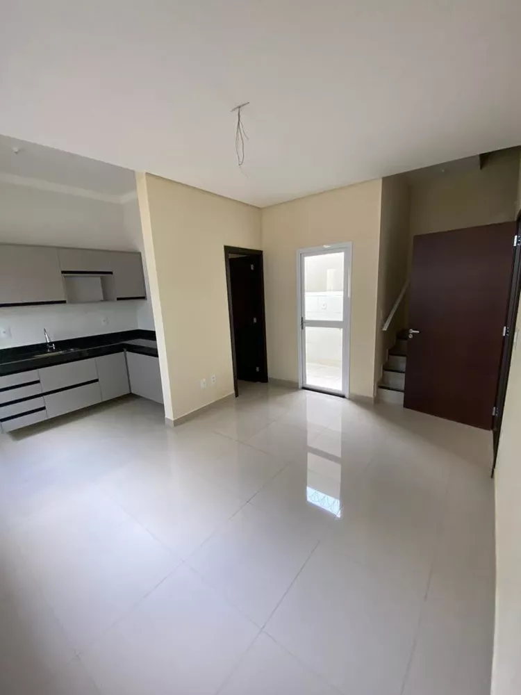 Casa de Condomínio à venda com 2 quartos, 70m² - Foto 1