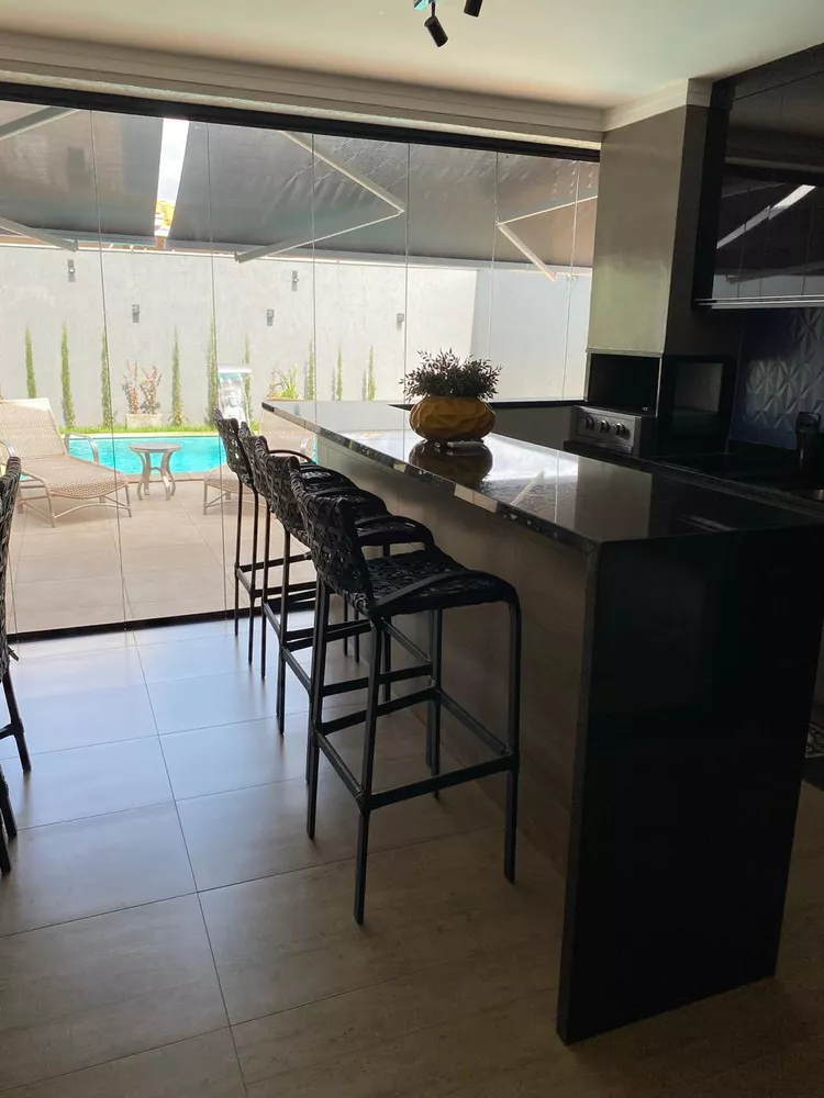 Casa de Condomínio à venda com 3 quartos, 290m² - Foto 4