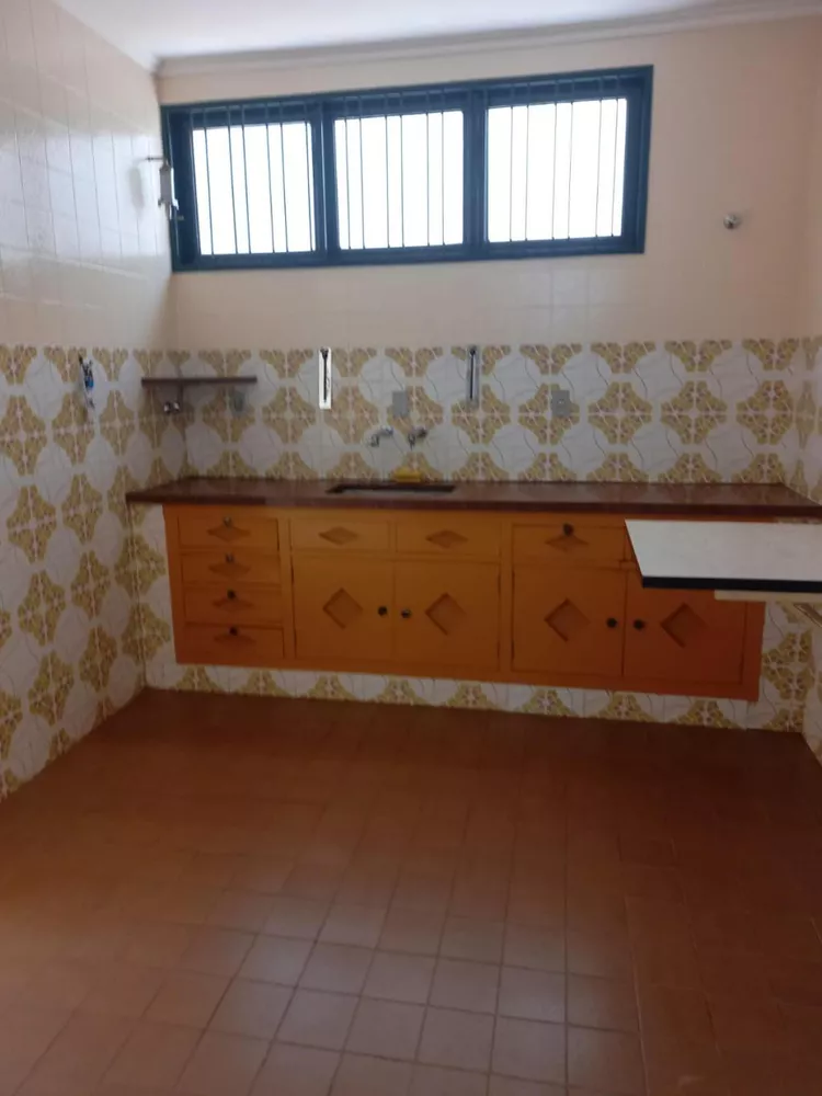 Casa à venda com 4 quartos, 232m² - Foto 2