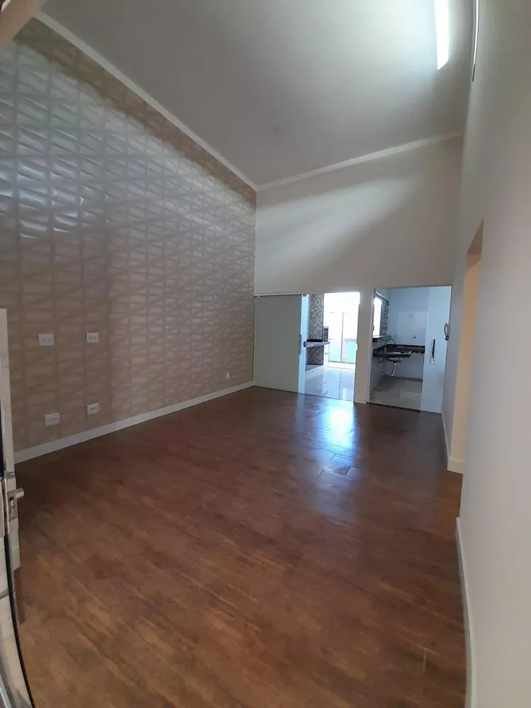 Casa à venda com 3 quartos, 132m² - Foto 1