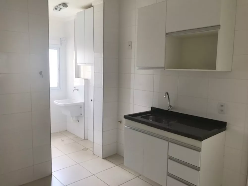 Apartamento à venda com 2 quartos, 70m² - Foto 2