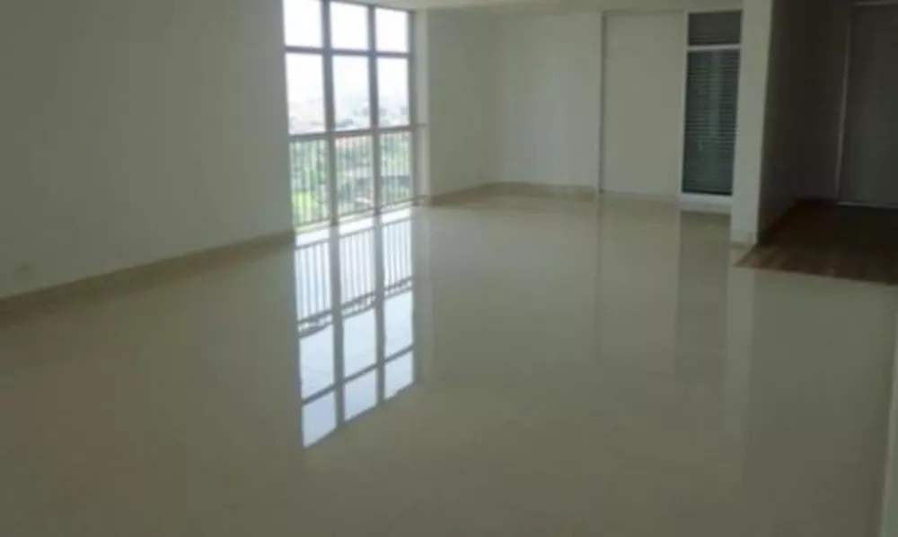 Apartamento à venda com 3 quartos, 220m² - Foto 2