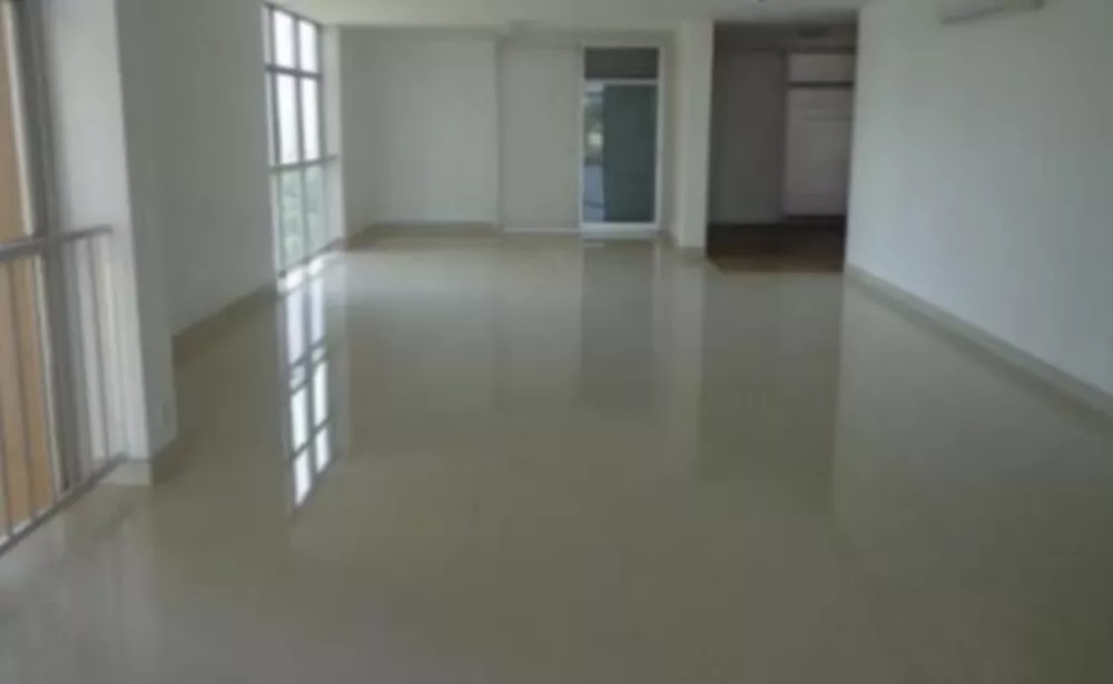 Apartamento à venda com 3 quartos, 220m² - Foto 1