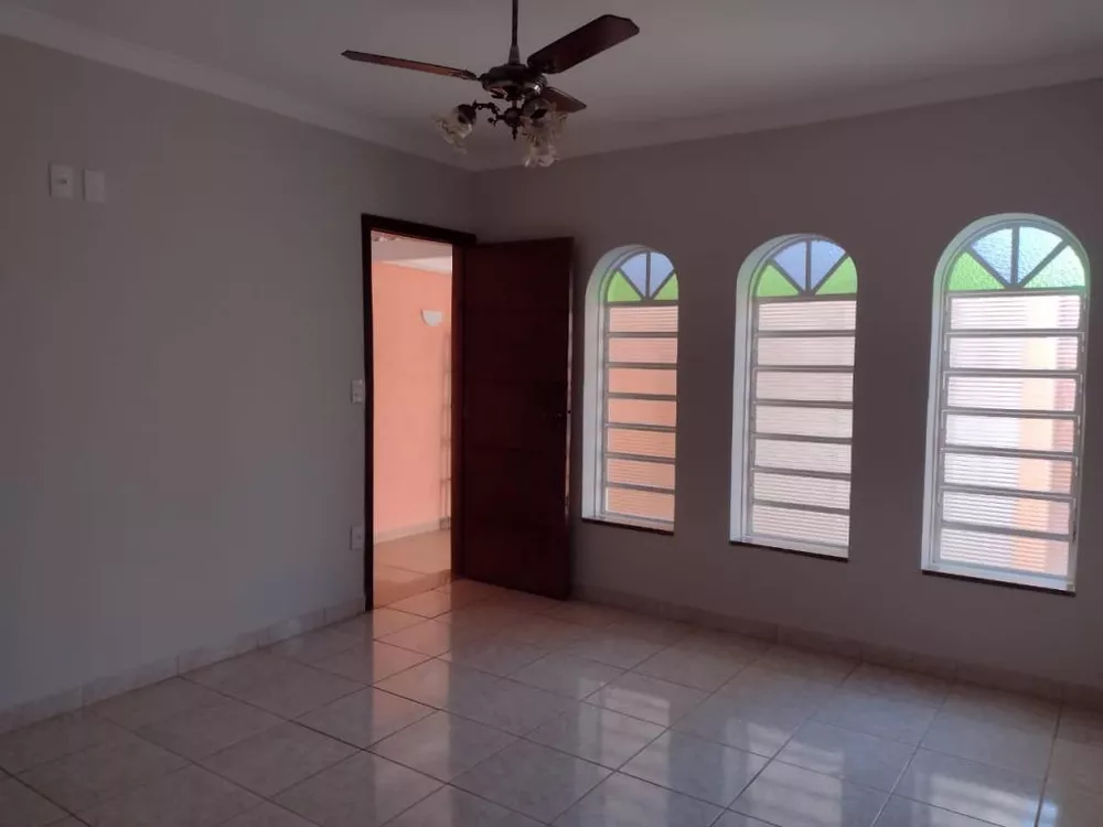 Casa à venda com 3 quartos, 180m² - Foto 2