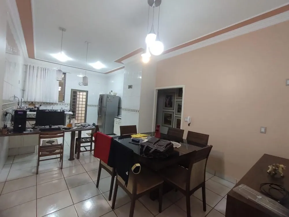 Casa, 3 quartos, 238 m² - Foto 1