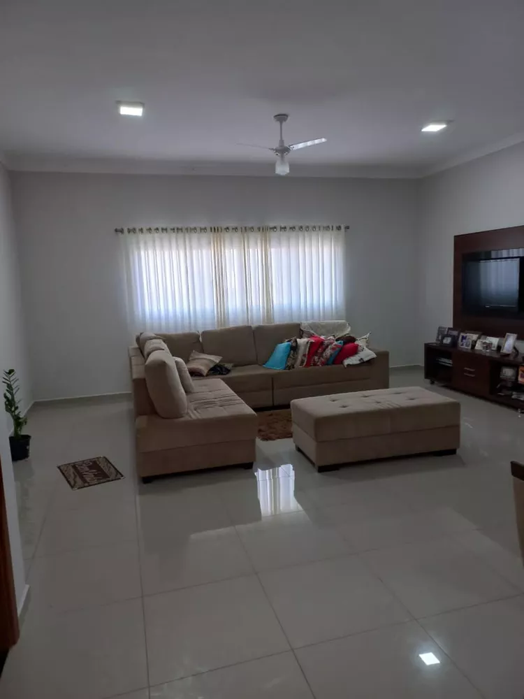 Casa de Condomínio à venda com 3 quartos, 200m² - Foto 3