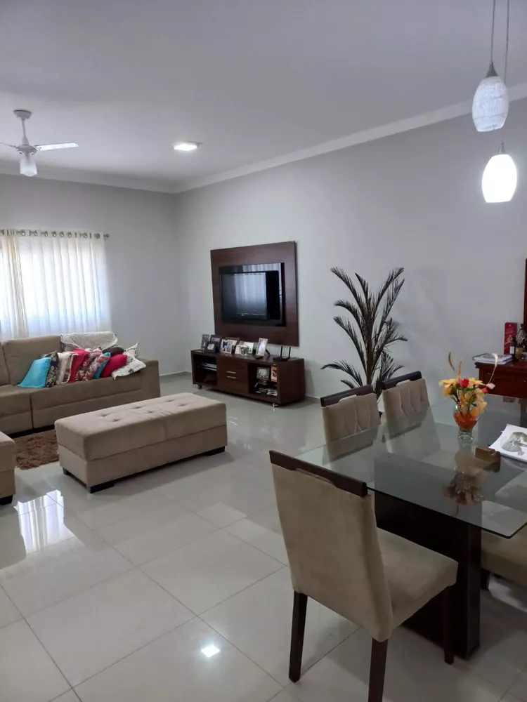 Casa de Condomínio à venda com 3 quartos, 200m² - Foto 1