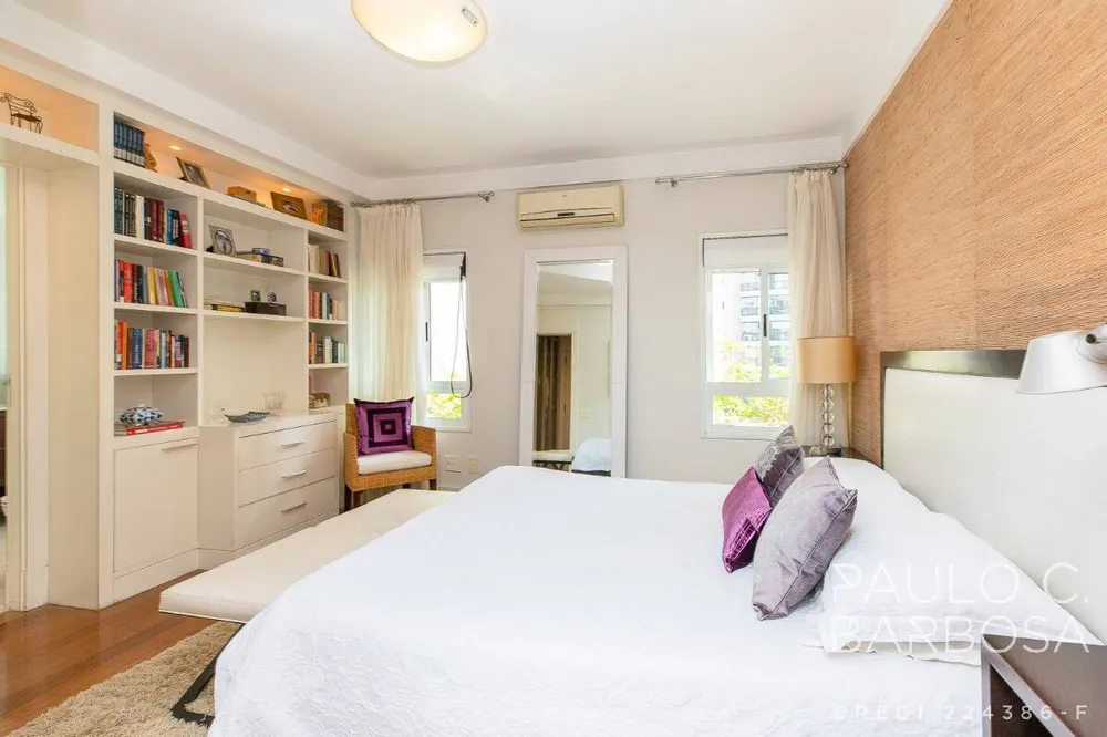 Apartamento, 3 quartos, 243 m² - Foto 1