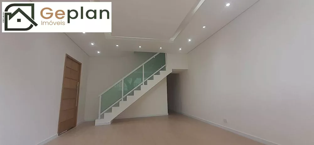 Casa à venda com 3 quartos, 250m² - Foto 1