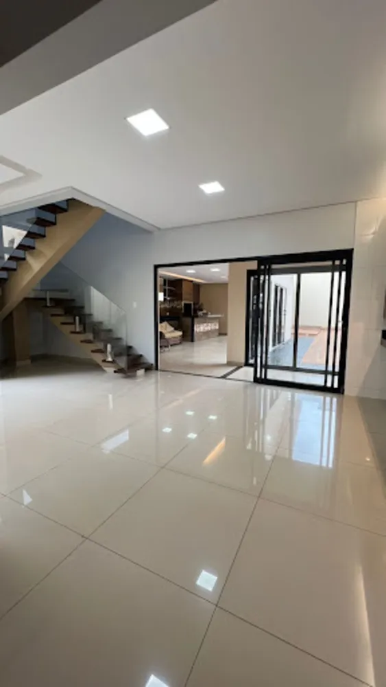 Sobrado, 3 quartos, 257 m² - Foto 1