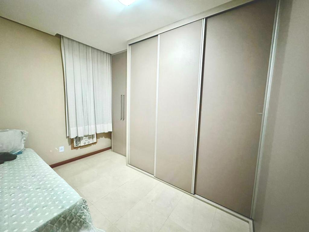 Apartamento à venda com 4 quartos, 145m² - Foto 2