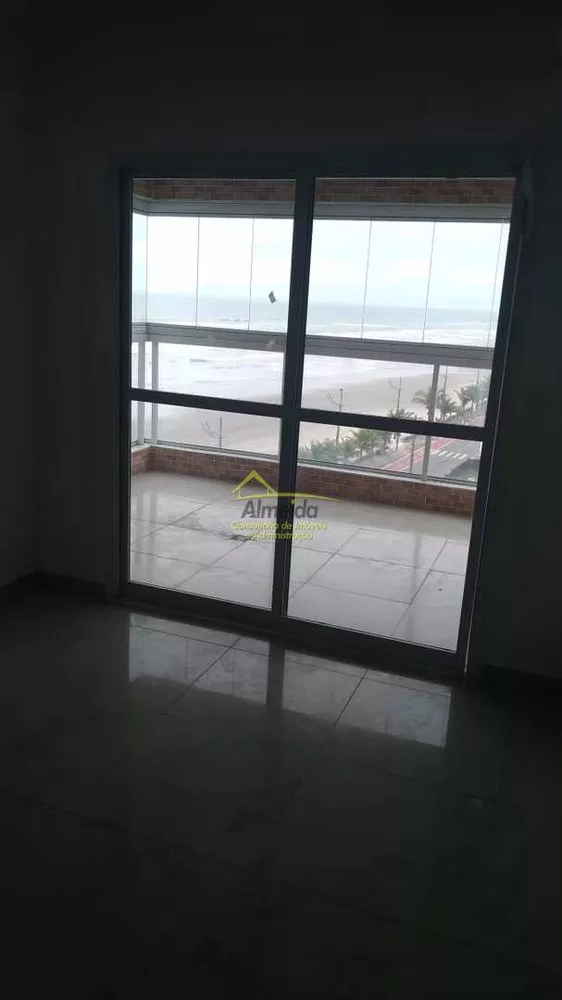 Apartamento à venda com 2 quartos, 600m² - Foto 3