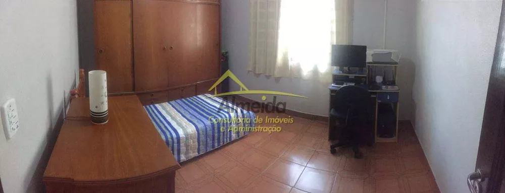 Casa à venda com 3 quartos, 246m² - Foto 4