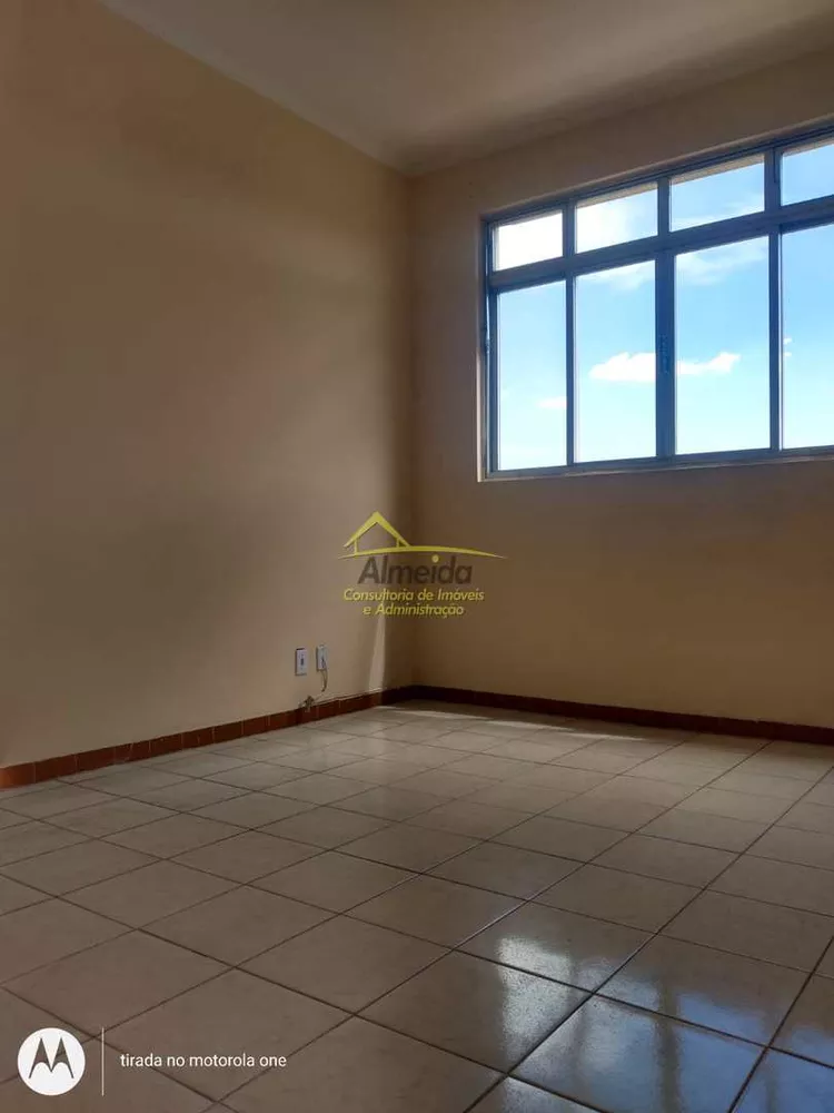 Apartamento à venda com 3 quartos, 110m² - Foto 2