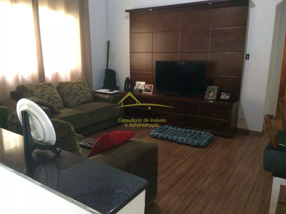 Sobrado à venda com 3 quartos, 240m² - Foto 1