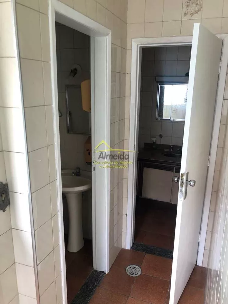 Casa à venda e aluguel com 3 quartos, 270m² - Foto 3