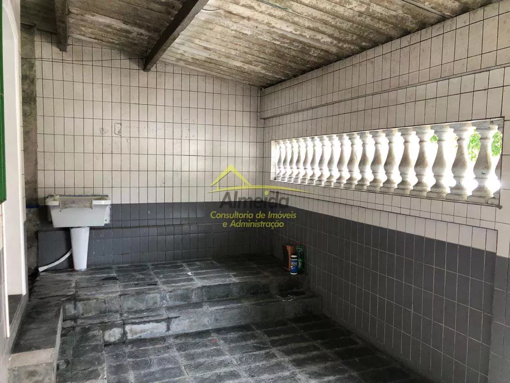 Casa à venda e aluguel com 3 quartos, 270m² - Foto 2