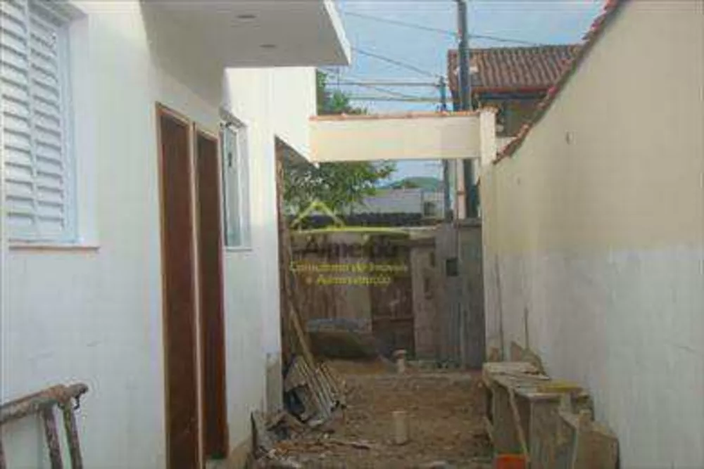 Casa à venda com 2 quartos, 60m² - Foto 4