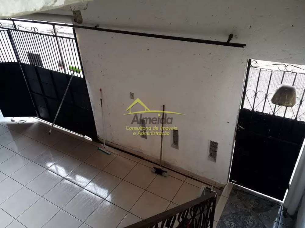 Sobrado à venda com 6 quartos, 180m² - Foto 2