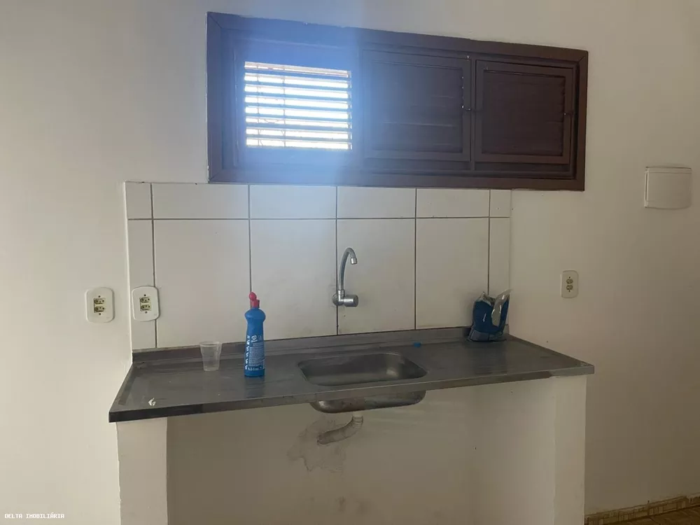 Casa para alugar com 2 quartos, 180m² - Foto 2