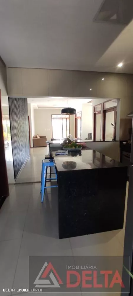 Casa para alugar com 5 quartos, 360m² - Foto 4