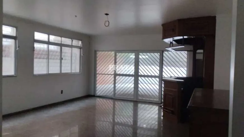 Casa, 4 quartos, 215 m² - Foto 1