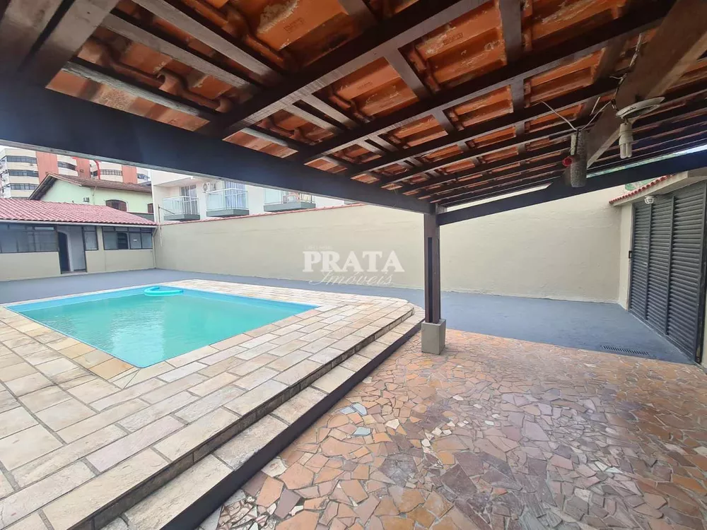 Casa à venda com 2 quartos, 190m² - Foto 3