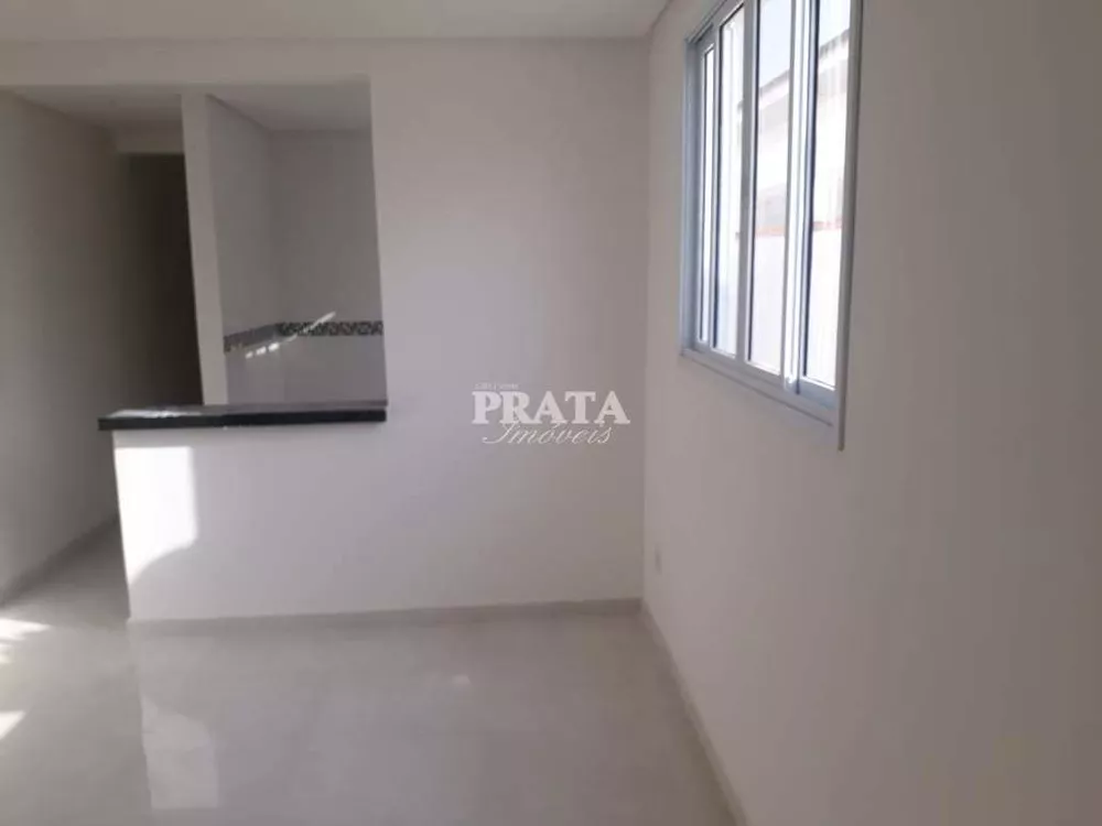 Casa à venda com 2 quartos, 70m² - Foto 4