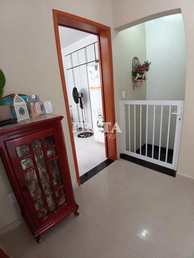 Casa, 6 quartos, 235 m² - Foto 2