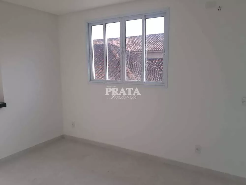 Casa à venda com 2 quartos, 70m² - Foto 4