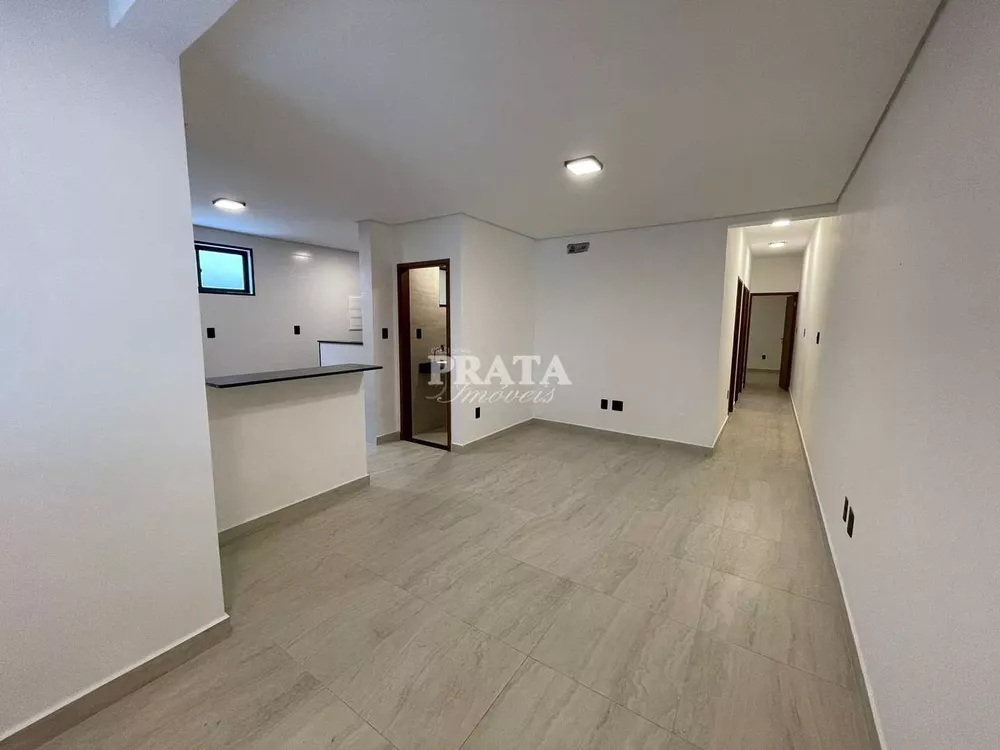 Casa à venda com 3 quartos, 99m² - Foto 1