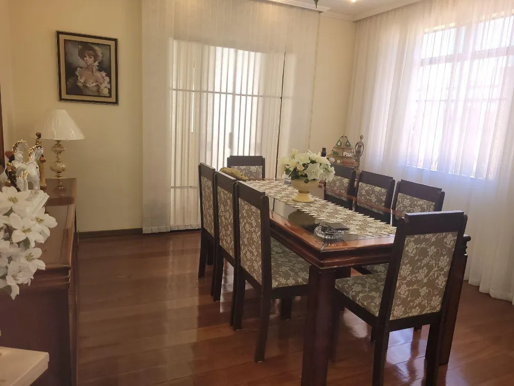 Casa, 4 quartos, 235 m² - Foto 1