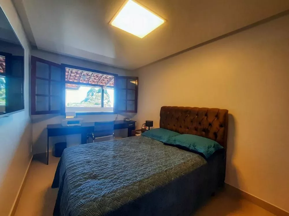 Casa à venda com 4 quartos, 250m² - Foto 3