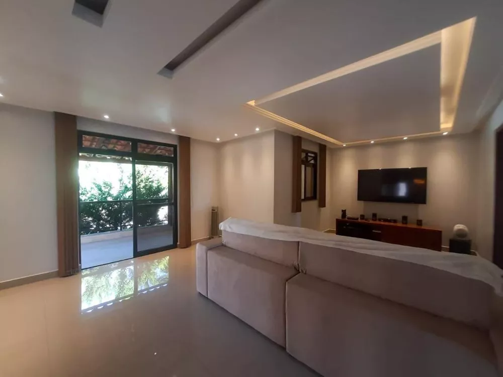 Casa à venda com 4 quartos, 250m² - Foto 4