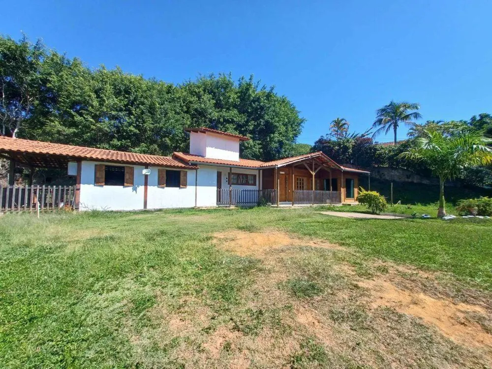 Chácara, 3 quartos, 1308 m² - Foto 1