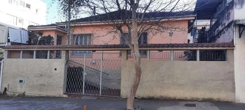 Casa à venda com 4 quartos, 240m² - Foto 1