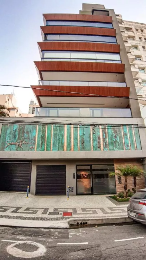 Apartamento à venda com 4 quartos, 227m² - Foto 1