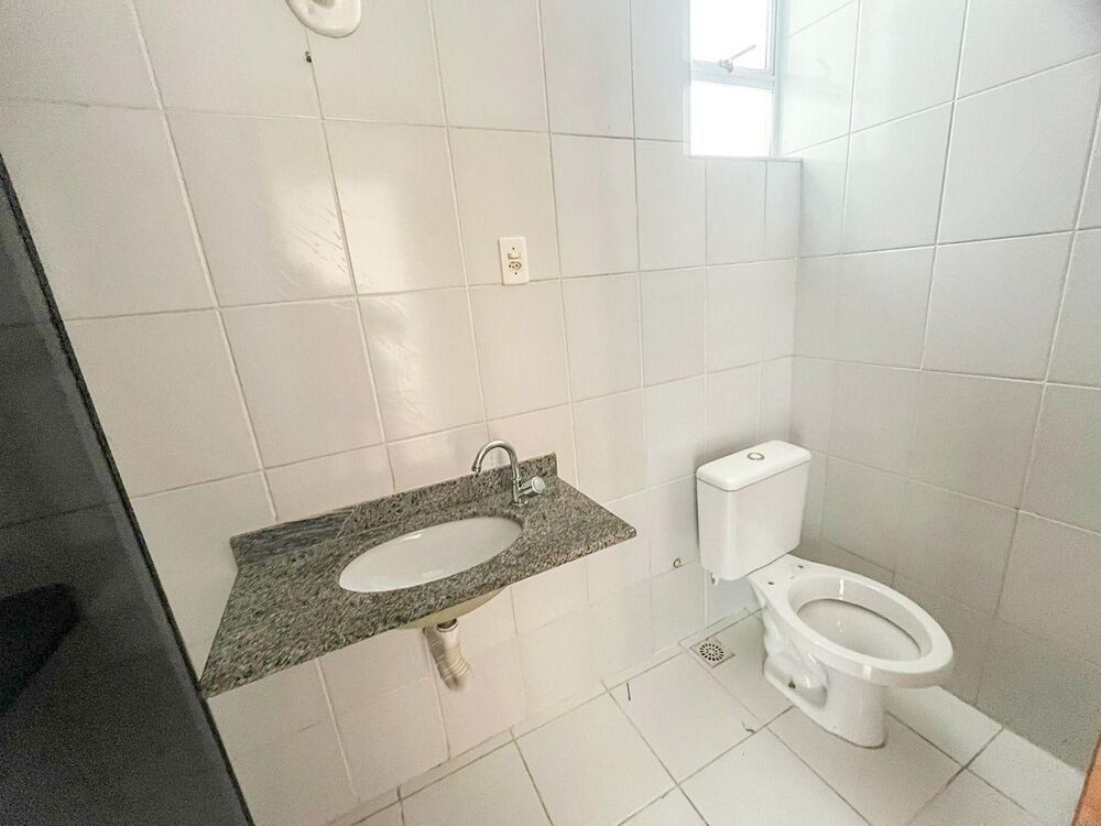 Apartamento à venda com 2 quartos, 70m² - Foto 2