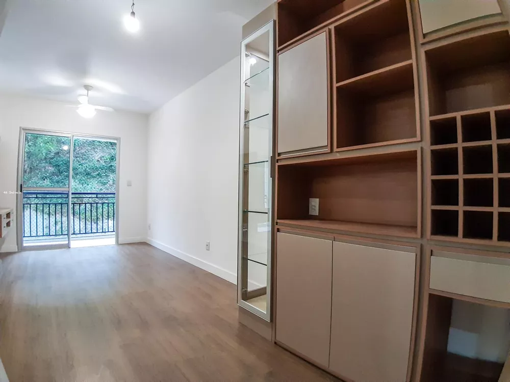 Apartamento à venda com 2 quartos, 77m² - Foto 2