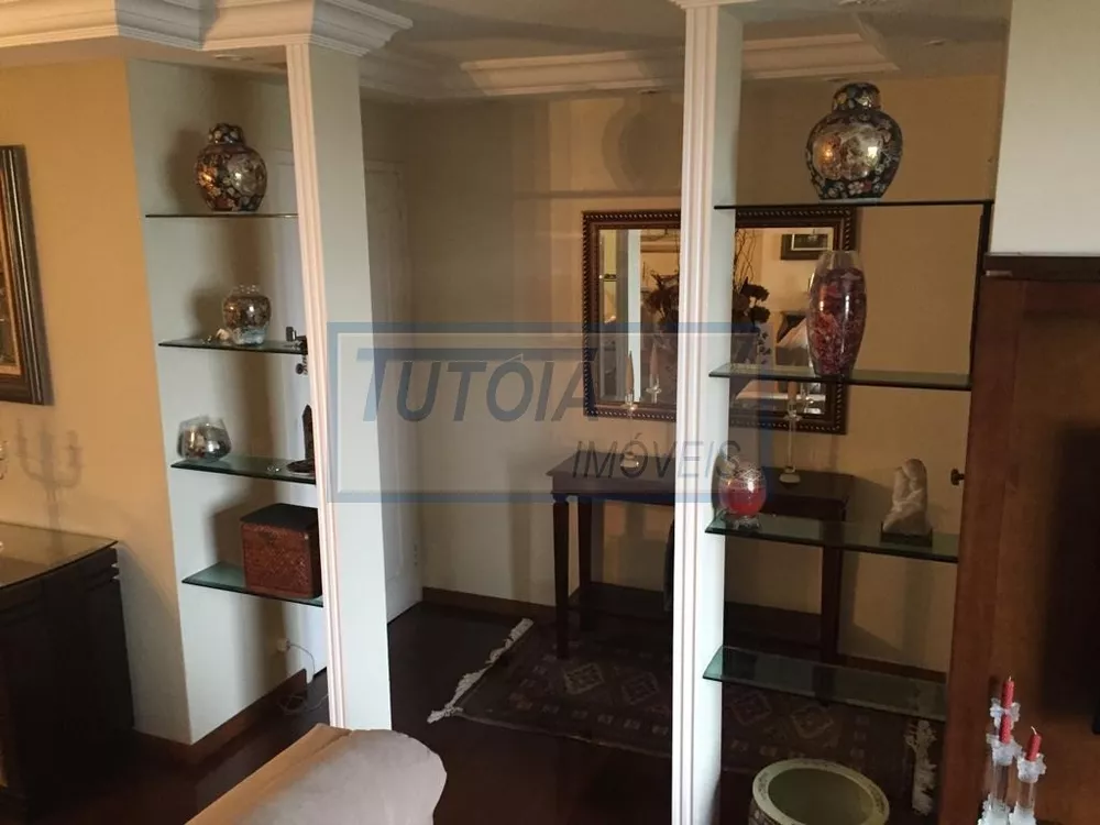 Apartamento à venda com 3 quartos, 207m² - Foto 2