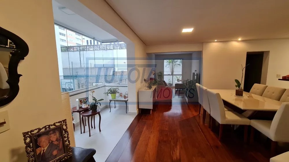 Apartamento à venda com 3 quartos, 130m² - Foto 1