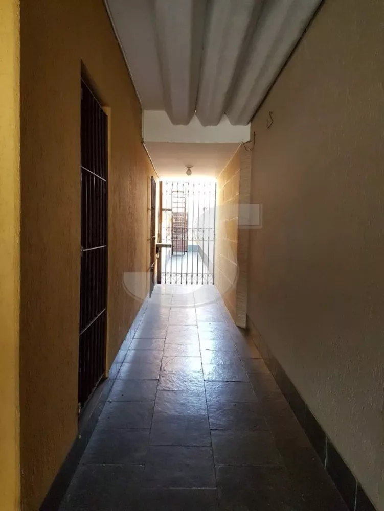 Casa à venda com 3 quartos, 181m² - Foto 2