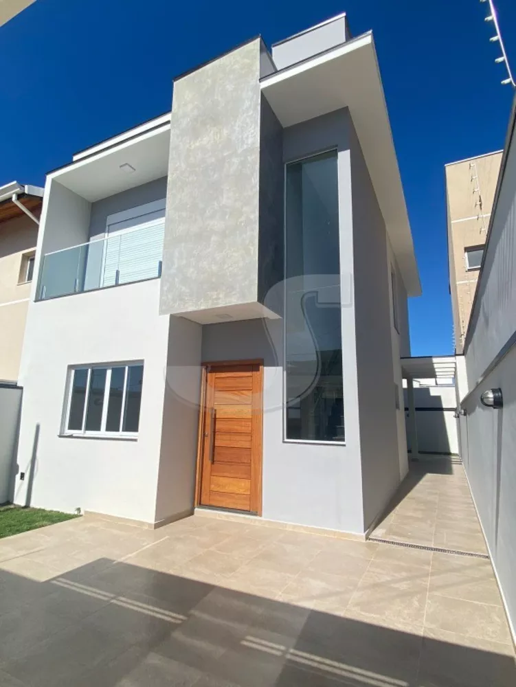 Casa à venda com 3 quartos, 121m² - Foto 1