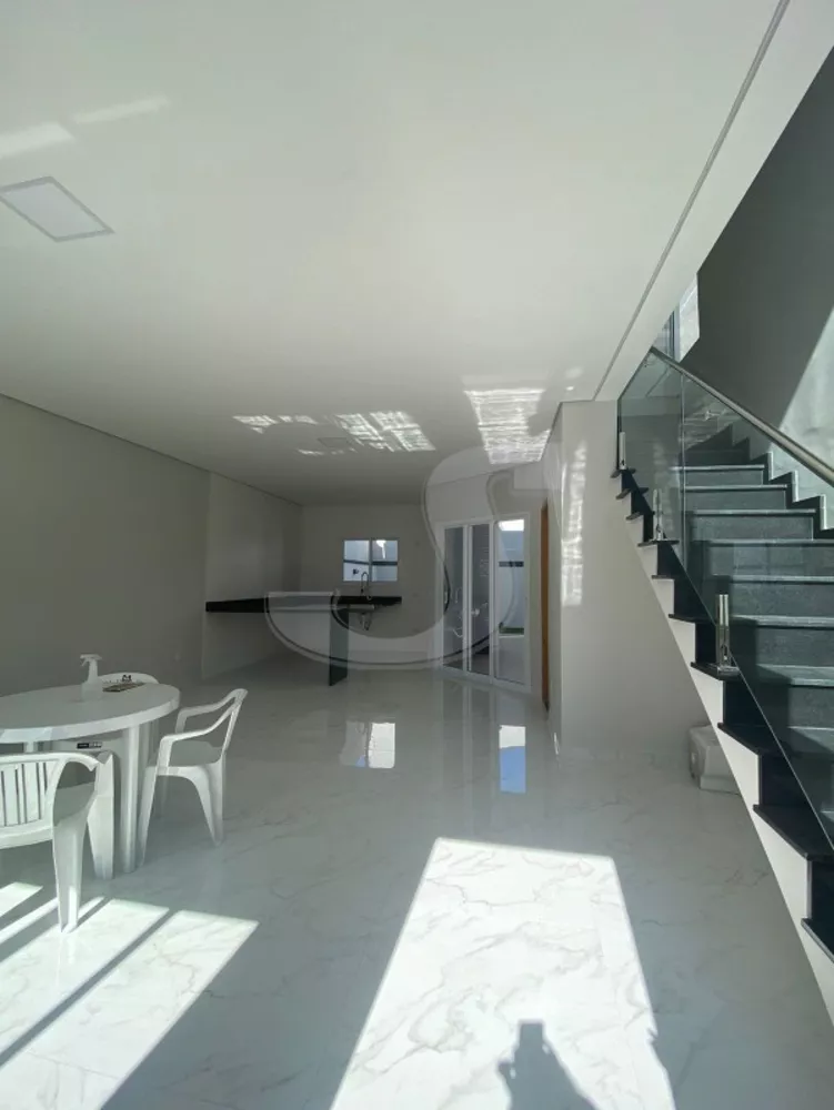 Casa à venda com 3 quartos, 121m² - Foto 3