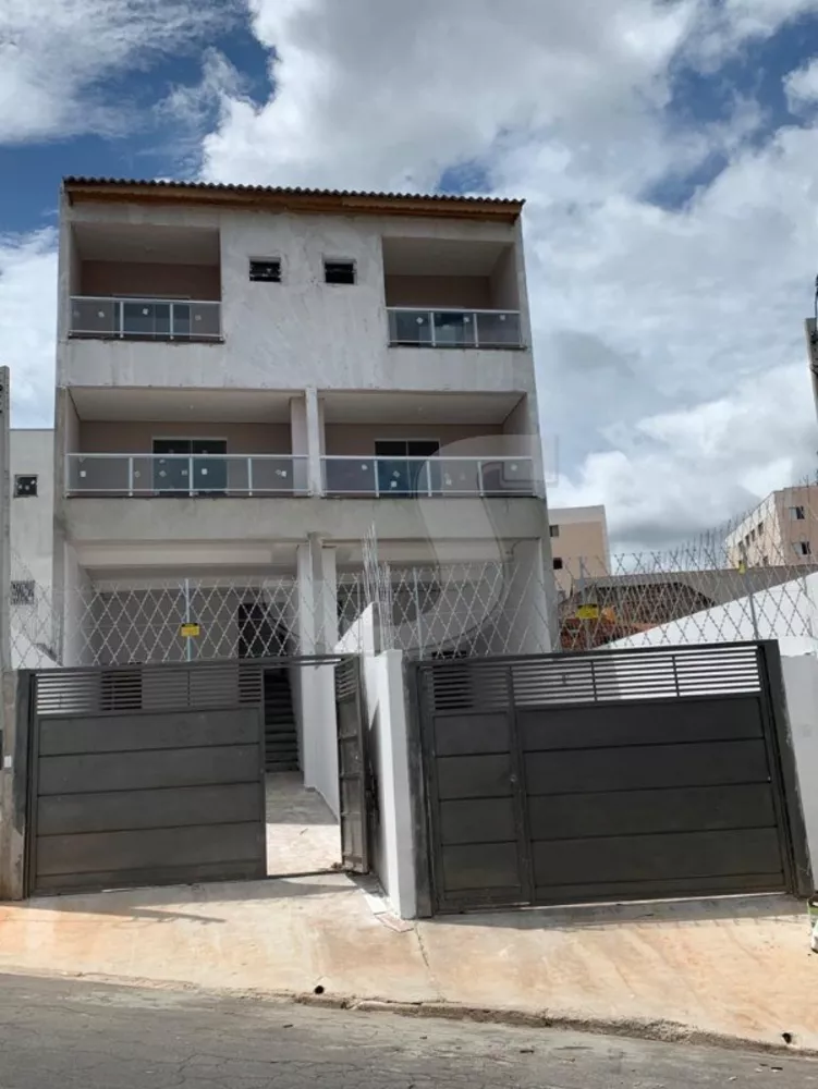 Casa à venda e aluguel com 3 quartos, 240m² - Foto 2