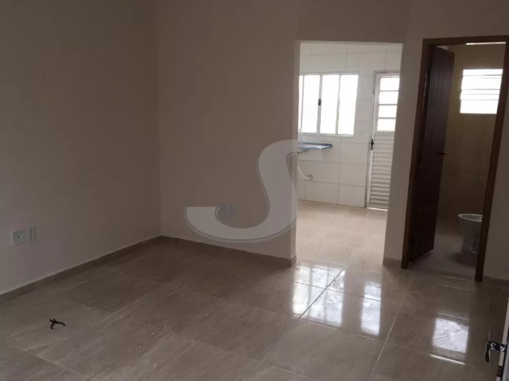 Casa à venda com 2 quartos, 55m² - Foto 4