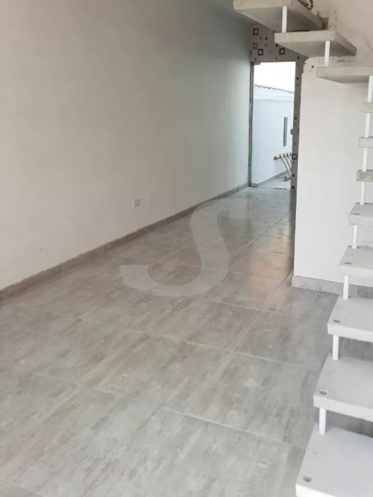 Casa à venda com 2 quartos, 70m² - Foto 4