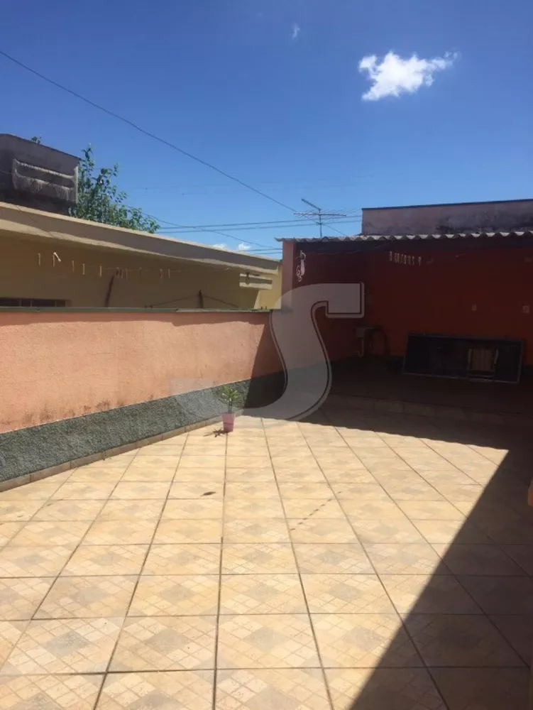 Casa à venda com 3 quartos, 150m² - Foto 2