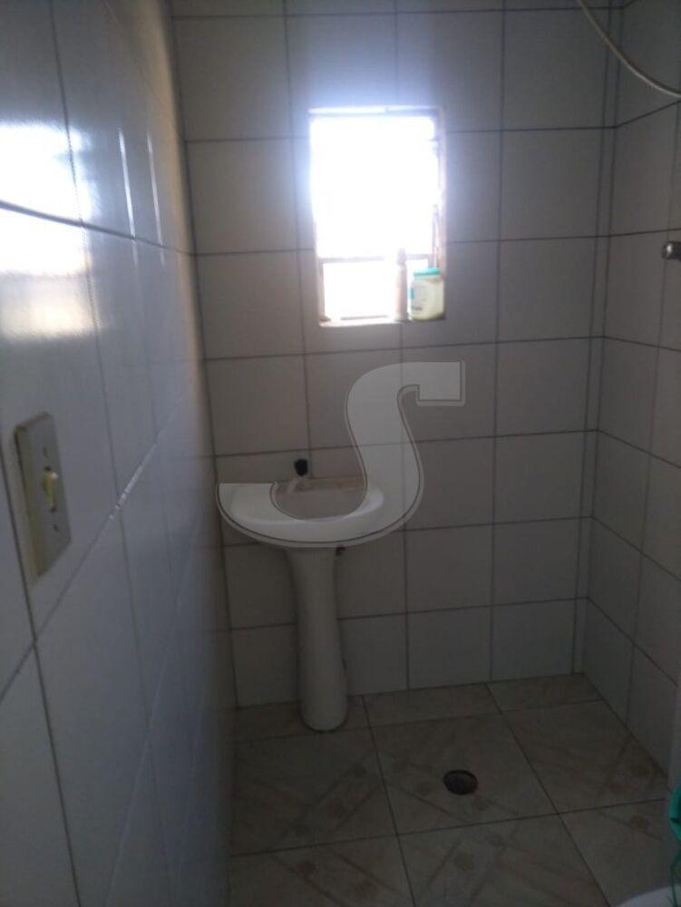 Casa à venda com 8 quartos, 200m² - Foto 3